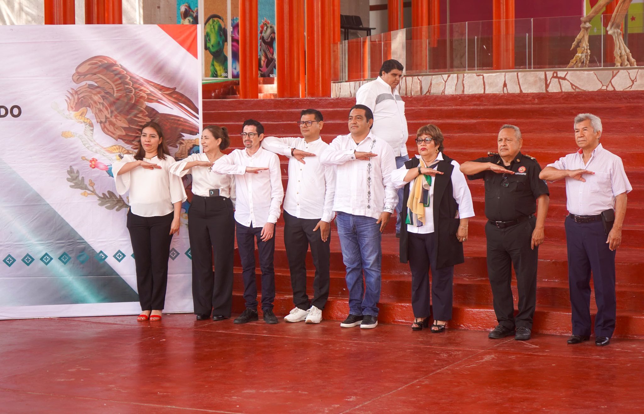 Acto cívico con orgullo, reconocimiento y compromiso por la ciencia