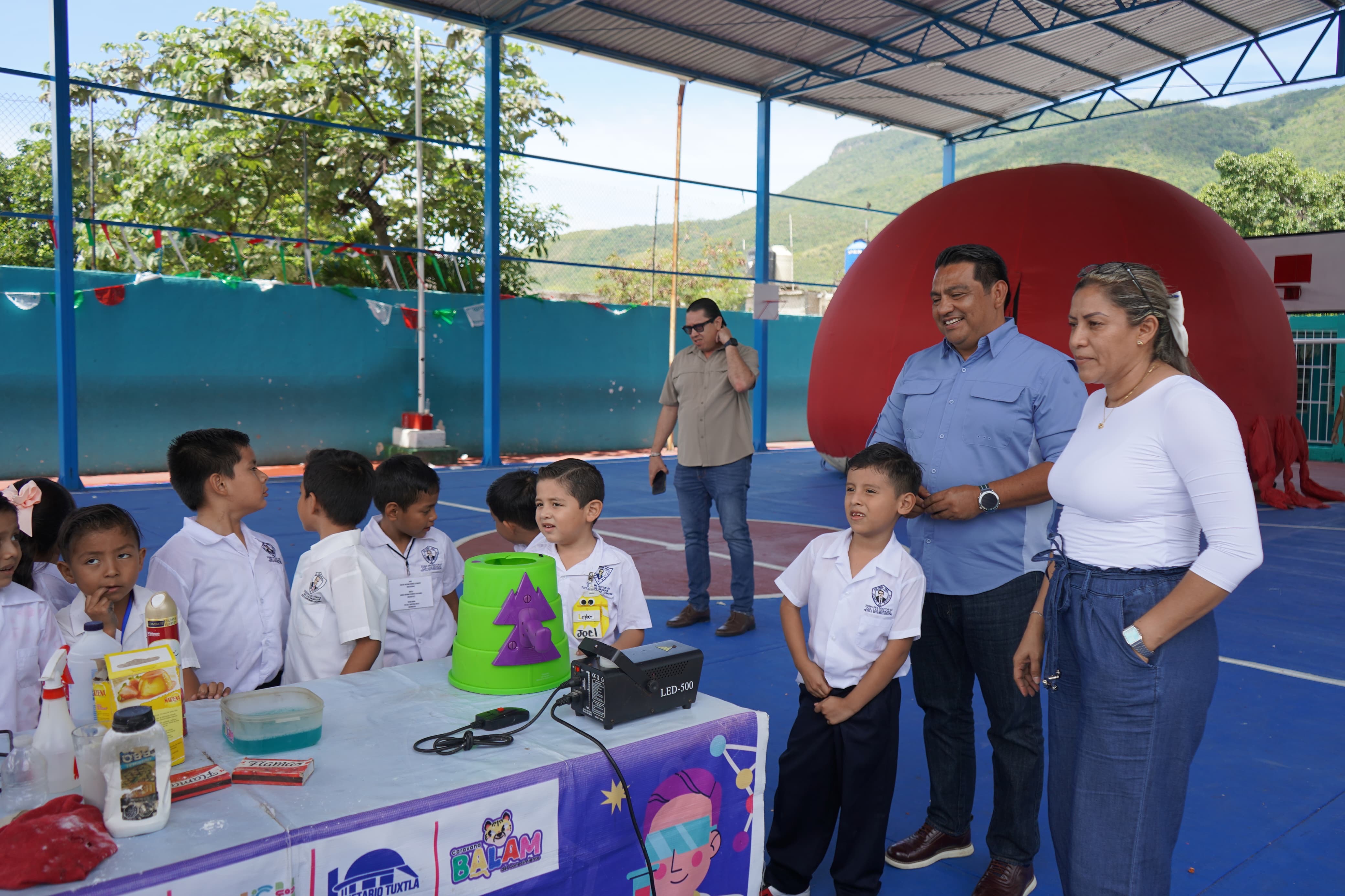La Agencia Digital Tecnológica recorre colonias para estar cerca de la niñez y las juventudes